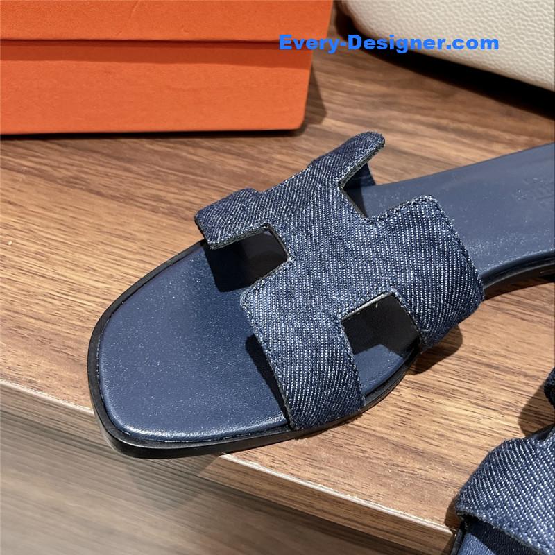 H**me5 h buckle slippers