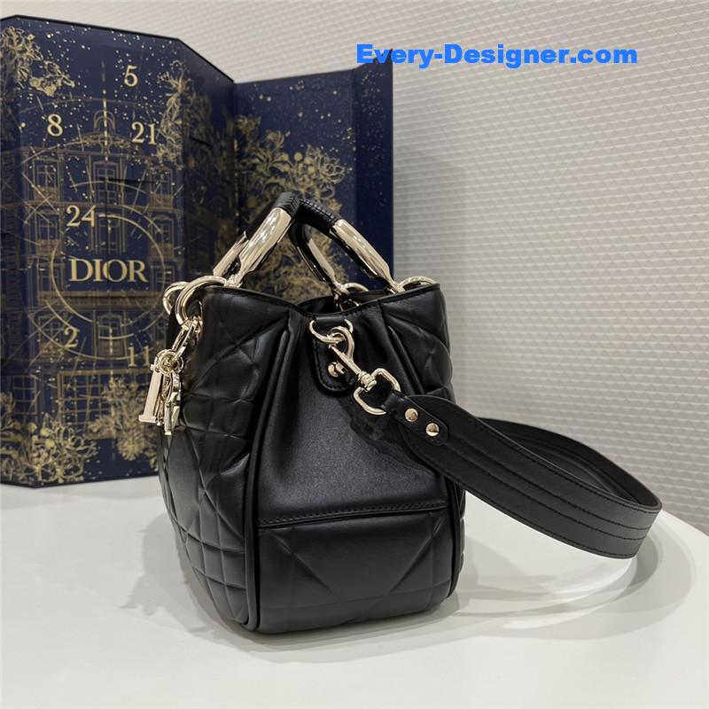 D10r lady sheepskin handbag