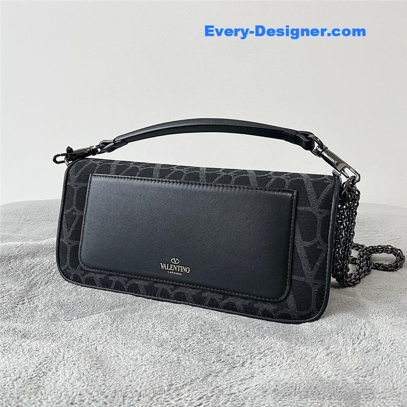 Va1e*ntin0 v logo bag in grained calfskin