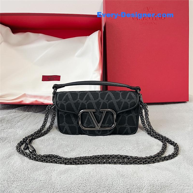 Va1e*ntin0 v logo bag in grained calfskin