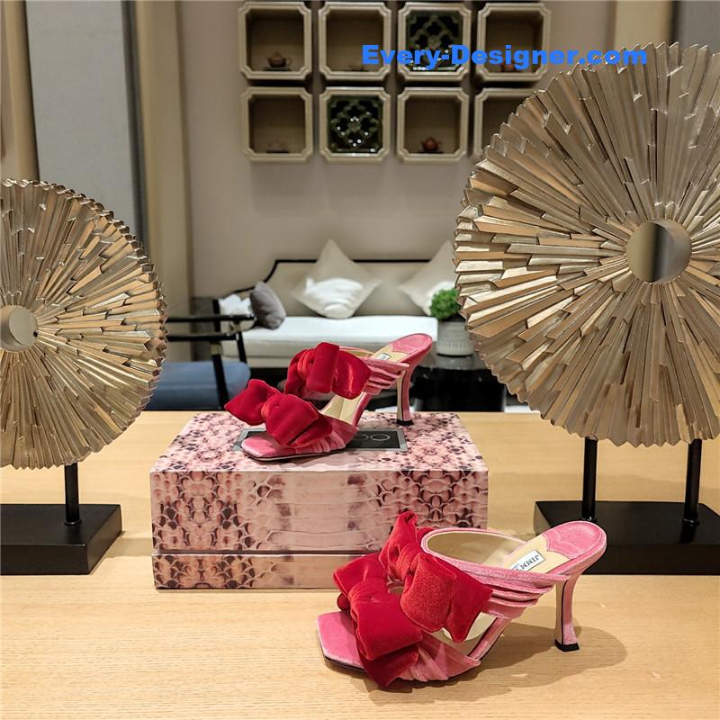 J1m*y Ch00 bow crinkle sandals