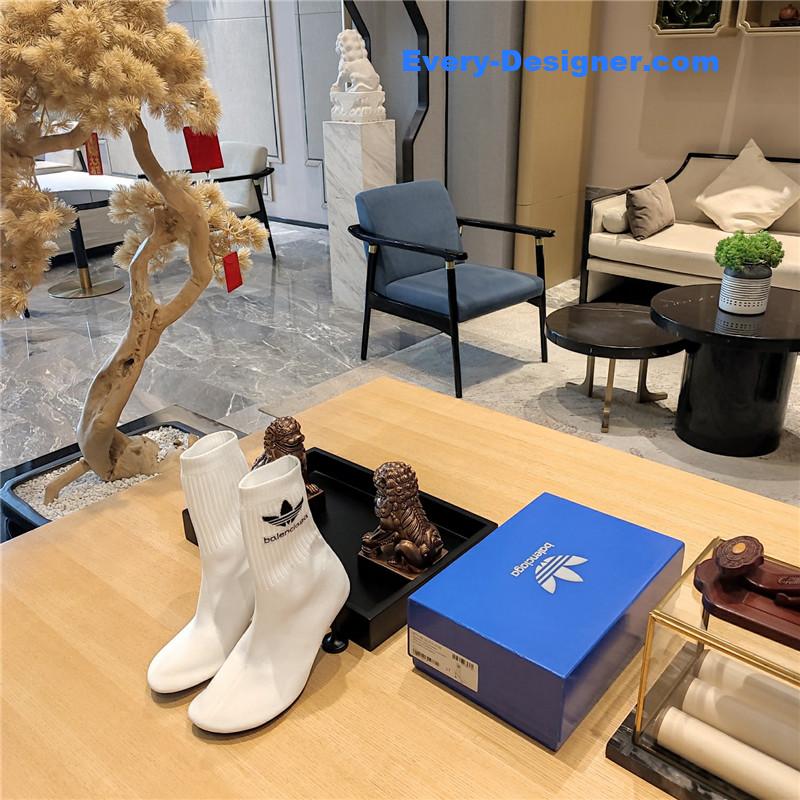 Ba1en*iaga silk stretch booties