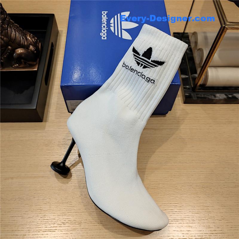 Ba1en*iaga silk stretch booties
