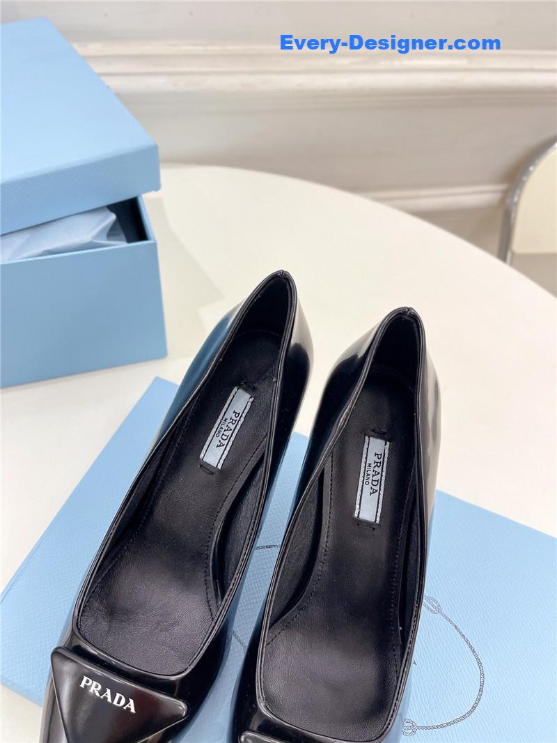 Pra*a counter catwalk pointy sandals