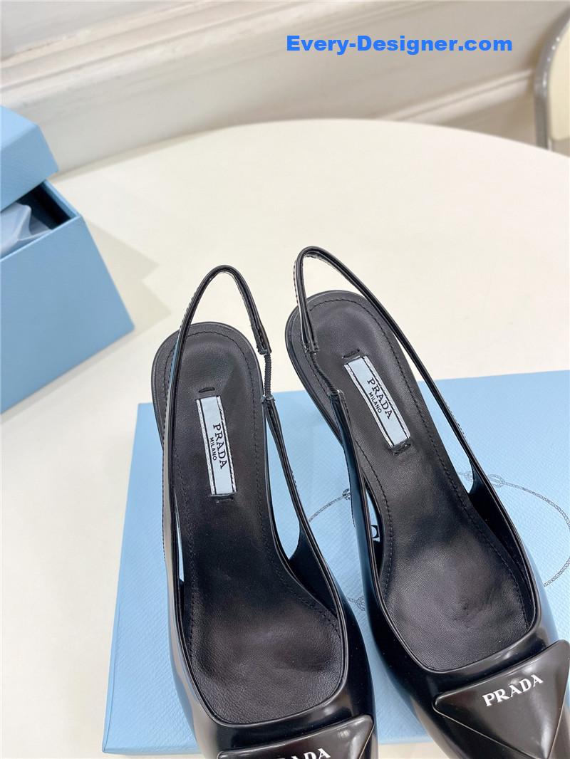 Pra*a counter catwalk pointy sandals