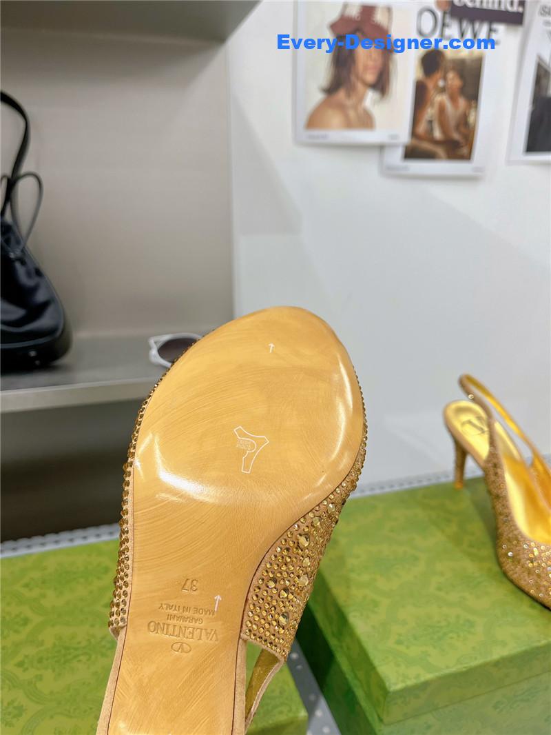 va1e*ntin0 D1am0nd v buckle high heel sandals