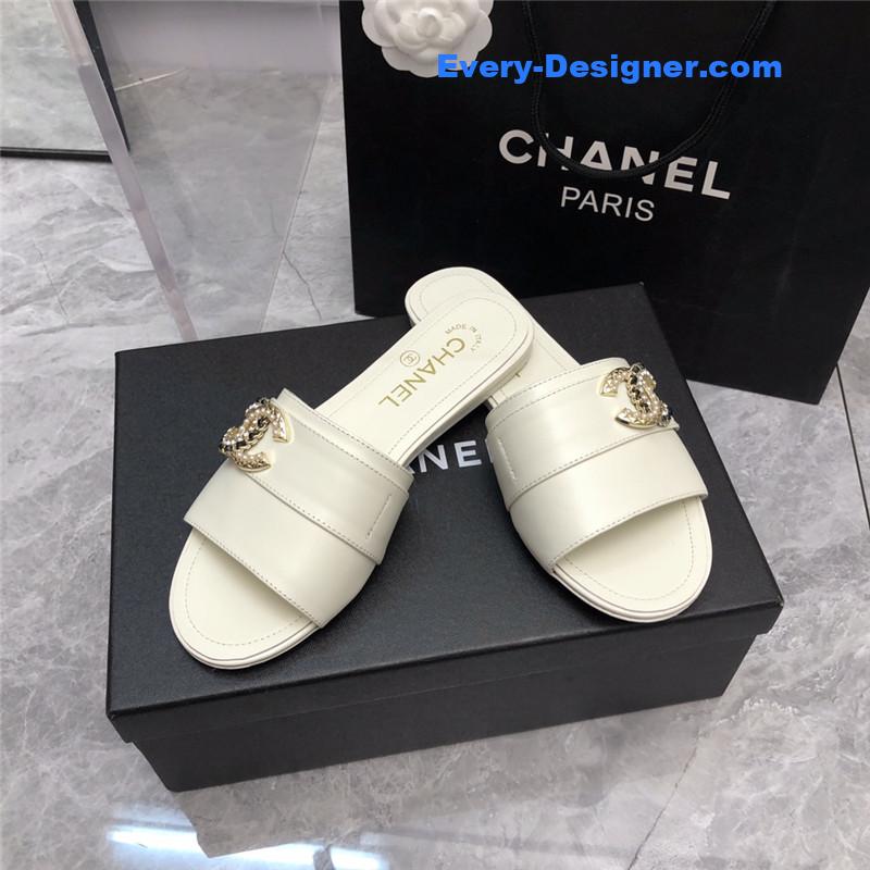 CC double C pearl rhinestone buckle slippers