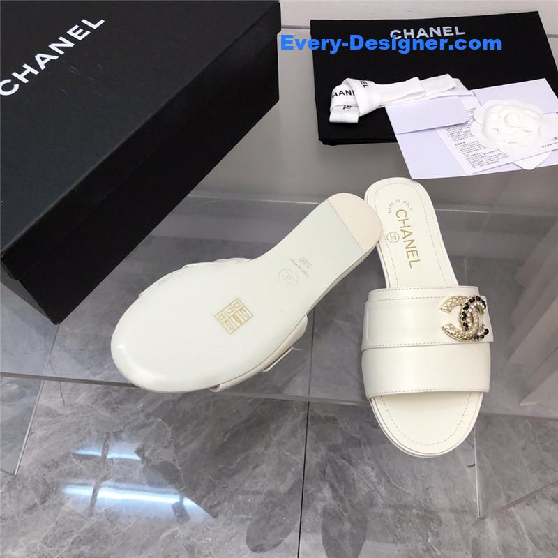 CC double C pearl rhinestone buckle slippers