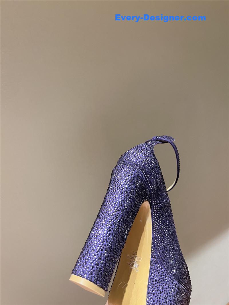 Va1e*ntin0 sky high platform pumps in patent leather