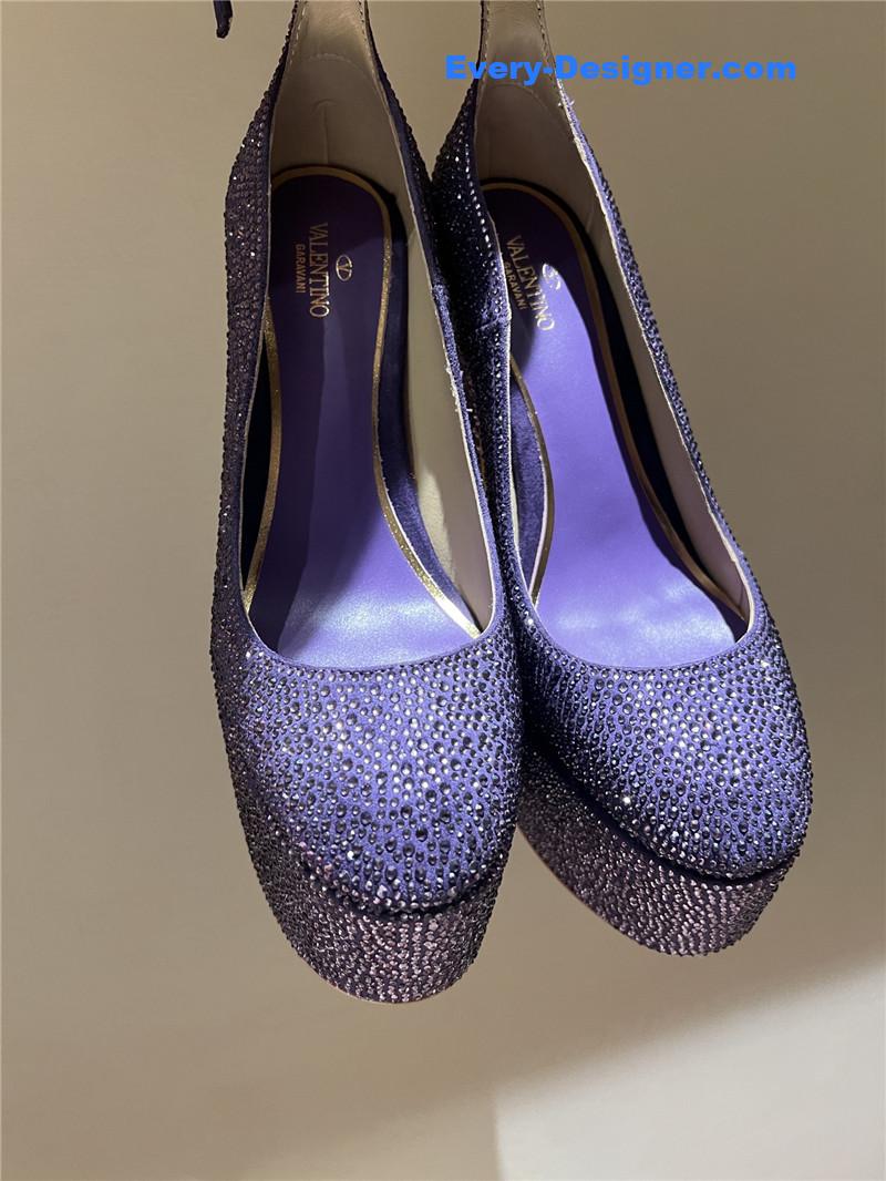 Va1e*ntin0 sky high platform pumps in patent leather