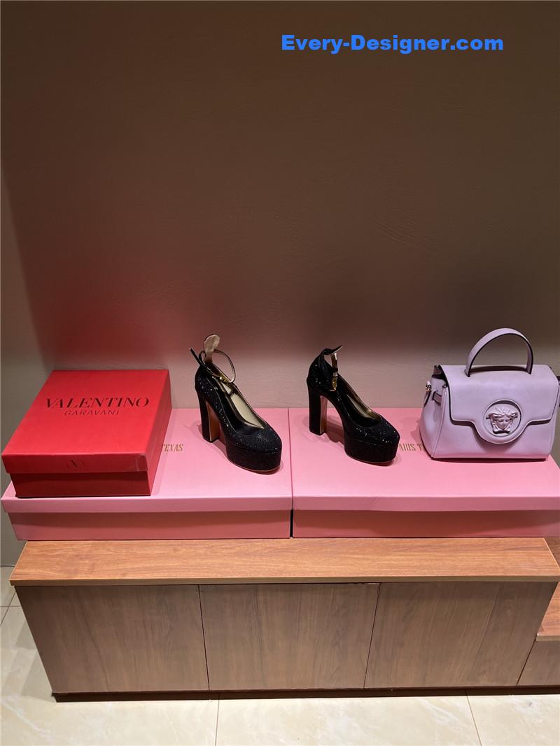 Va1e*ntin0 sky high platform pumps in patent leather