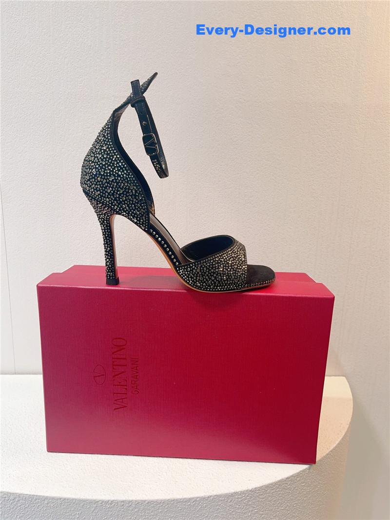 Va1e*ntin0 spring summer versatile sandals