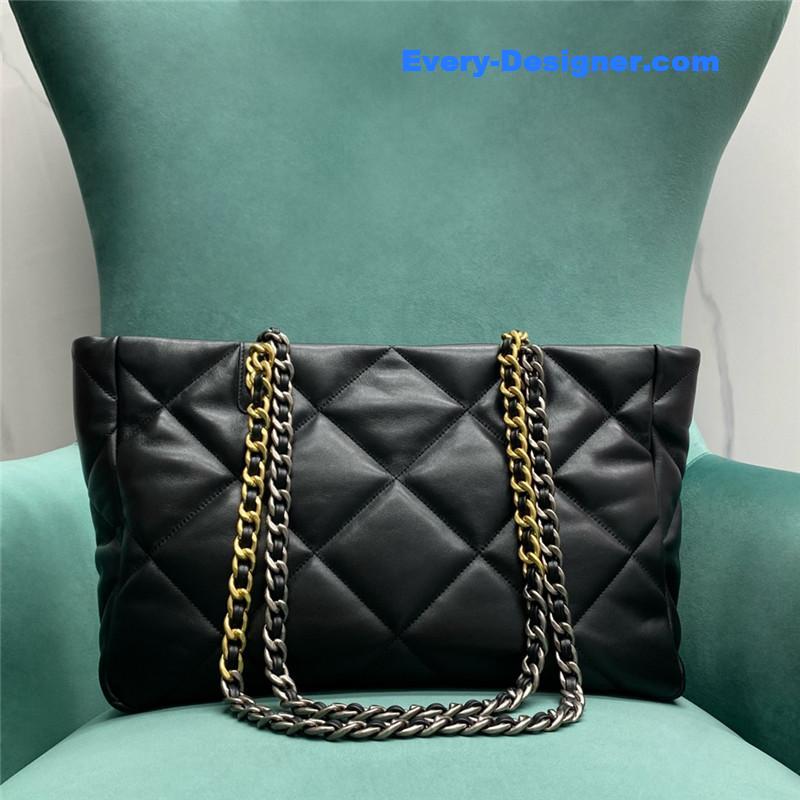 Y51 logo chain shoulder bag