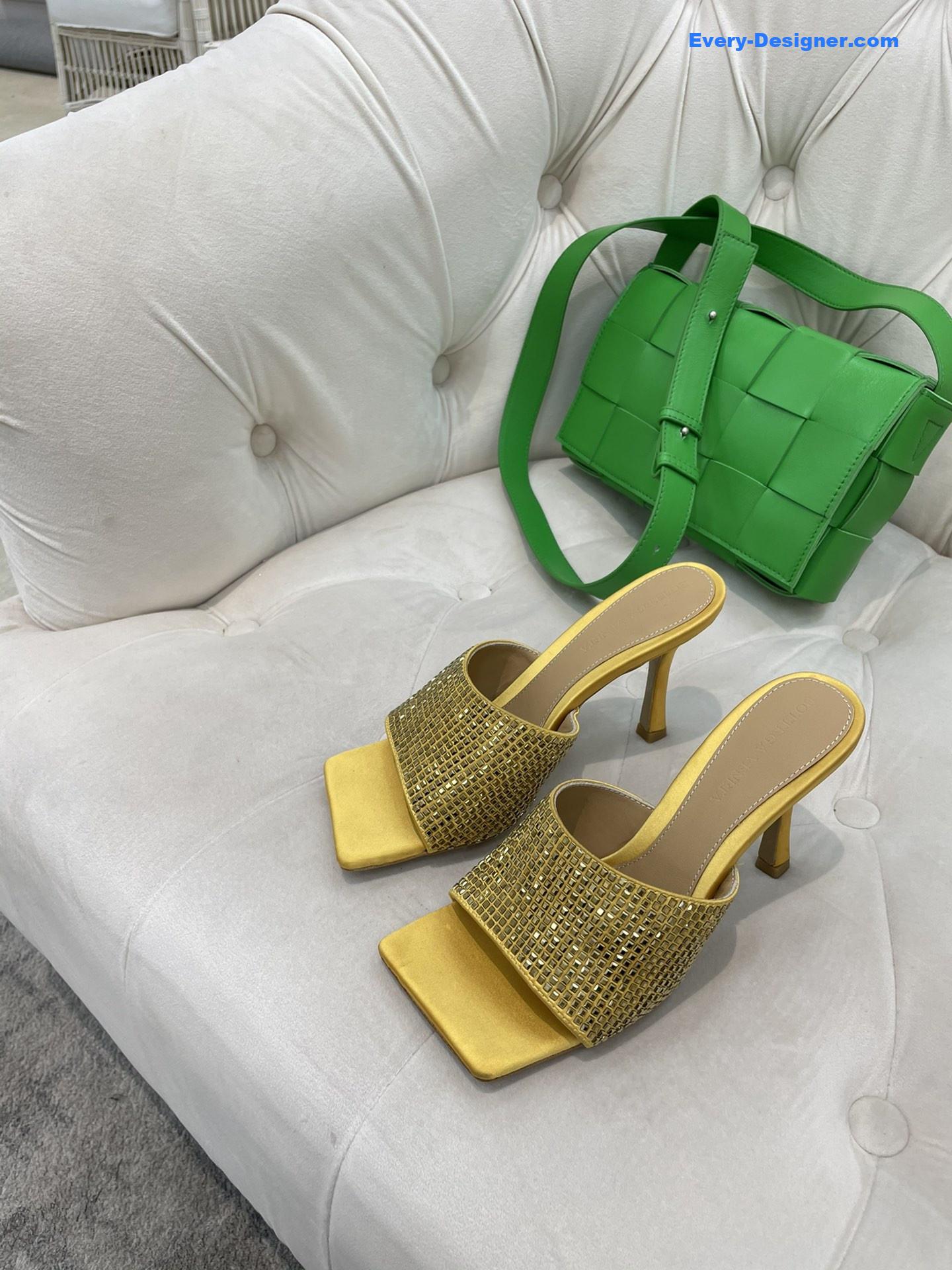 b0tt*ga ven*ta new square D1am0nd slippers