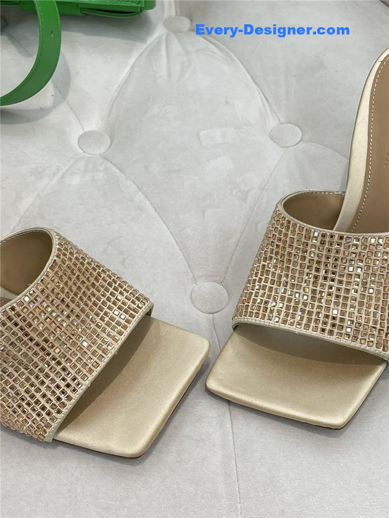 b0tt*ga ven*ta new square D1am0nd slippers