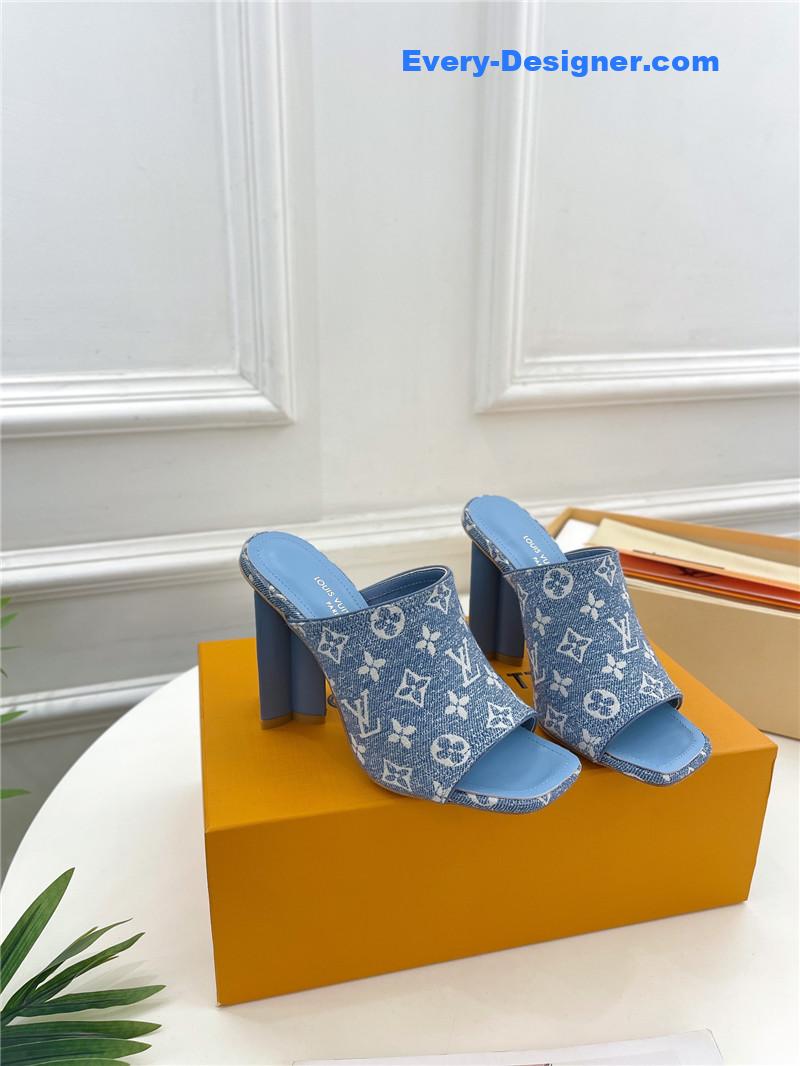 l0vis Vvtt0n lv plum blossoms and slippers
