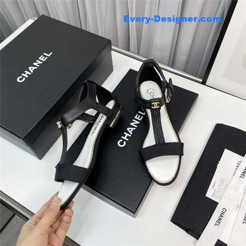 CC classic chain accessories sandals