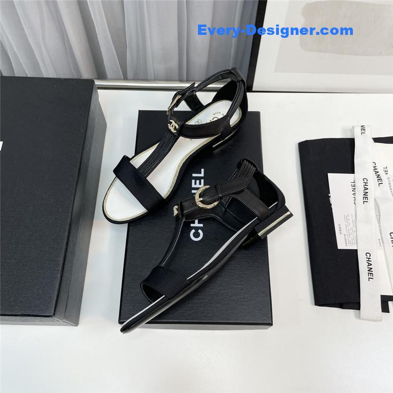 CC classic chain accessories sandals