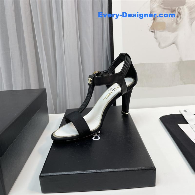 CC classic chain accessories sandals
