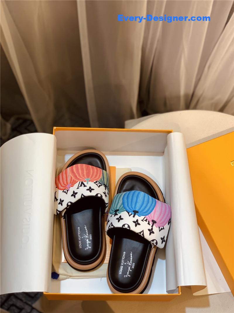 l0vis Vvtt0n lv couple slippers