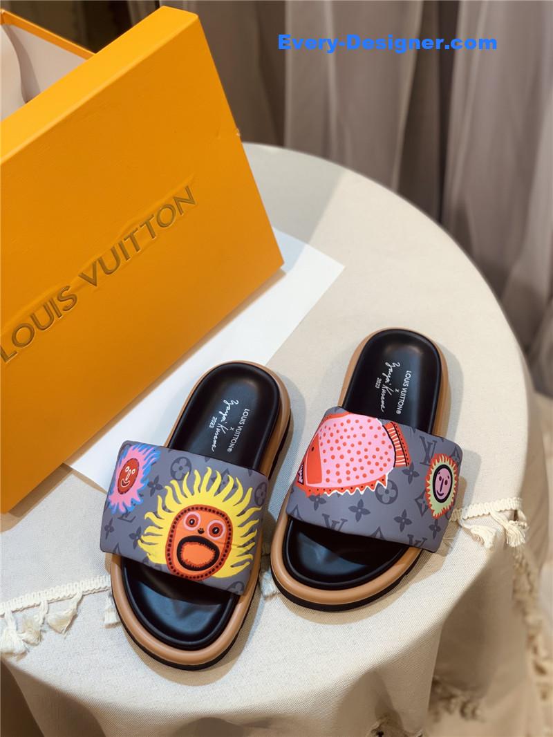 l0vis Vvtt0n lv couple slippers