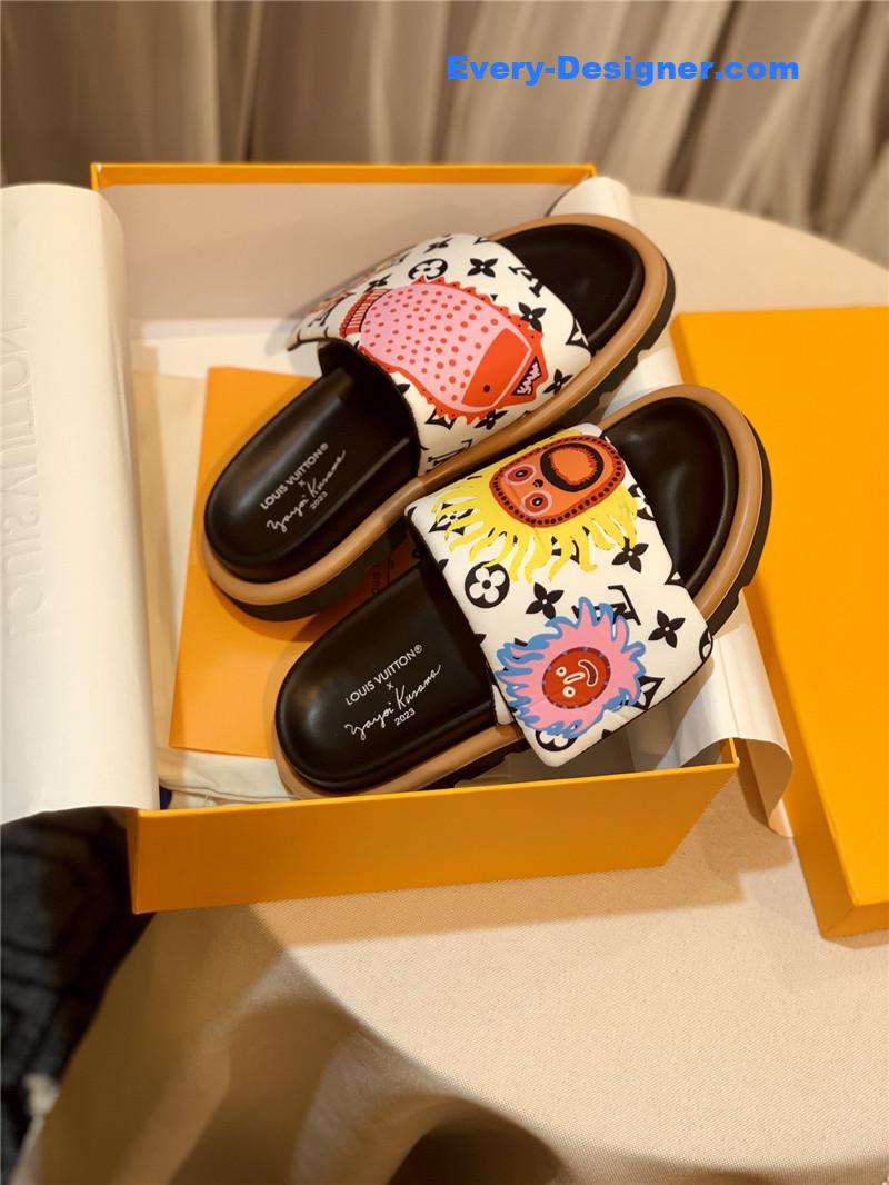l0vis Vvtt0n lv couple slippers