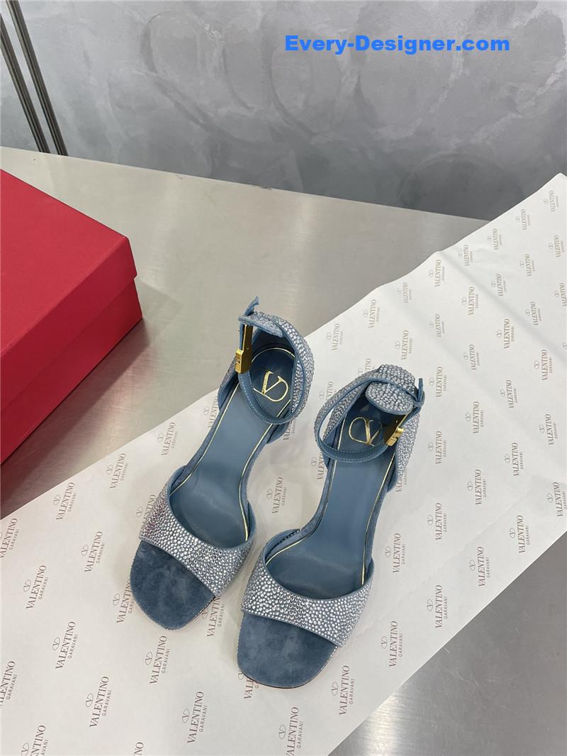 Va1e*ntin0 classic design glass slipper
