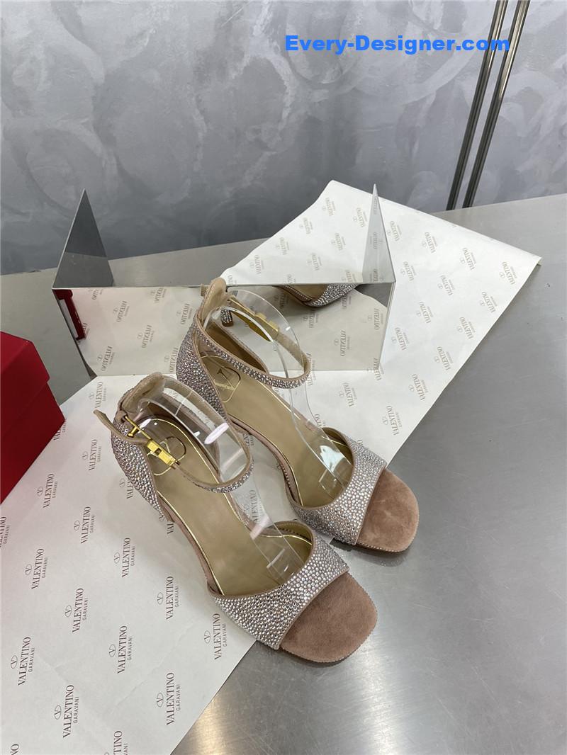 Va1e*ntin0 classic design glass slipper