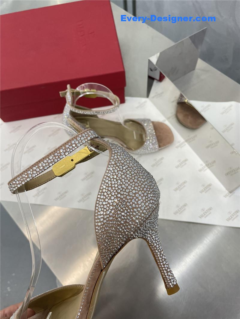 Va1e*ntin0 classic design glass slipper