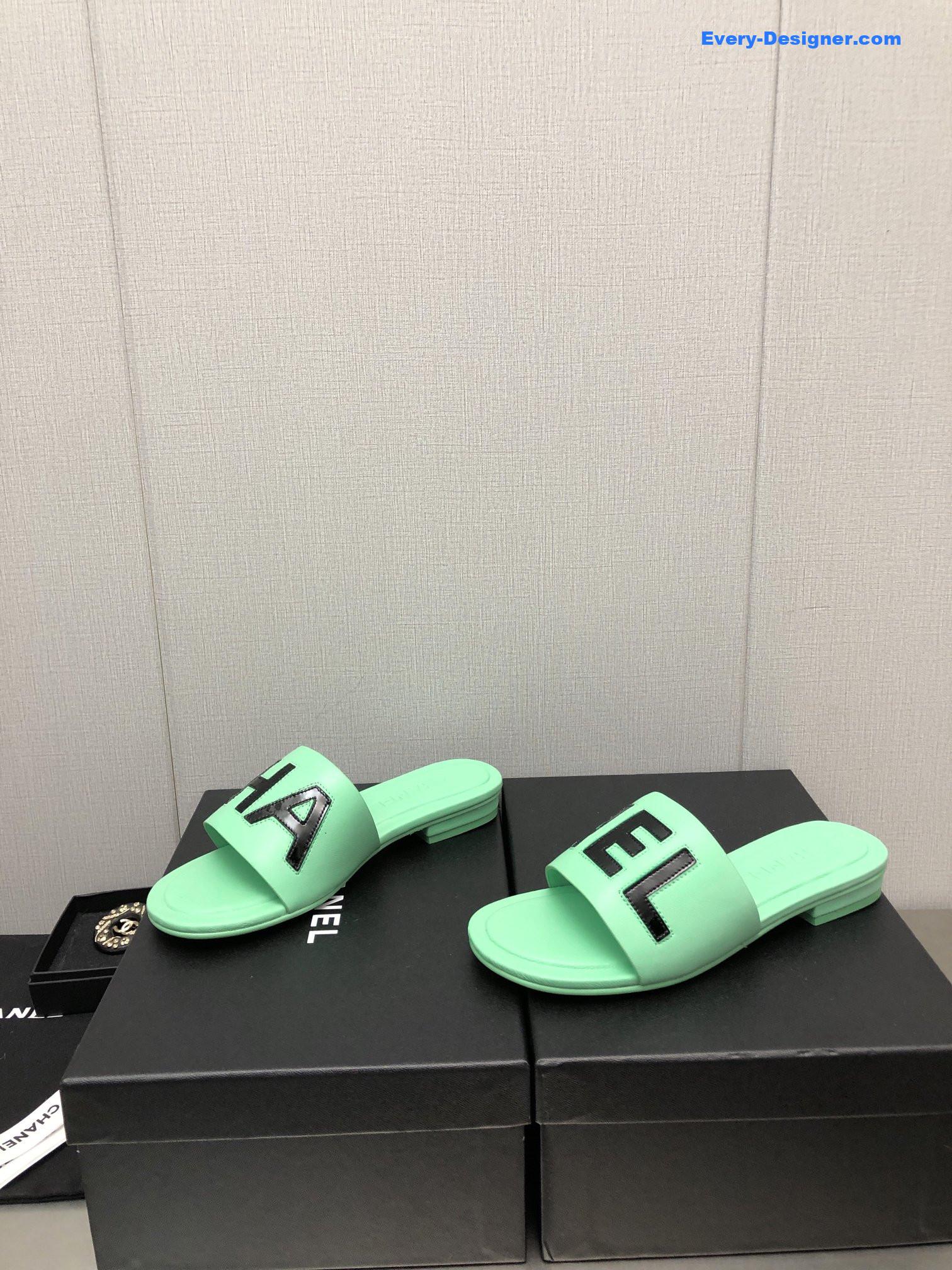 CC color matching letter leather buckle slippers