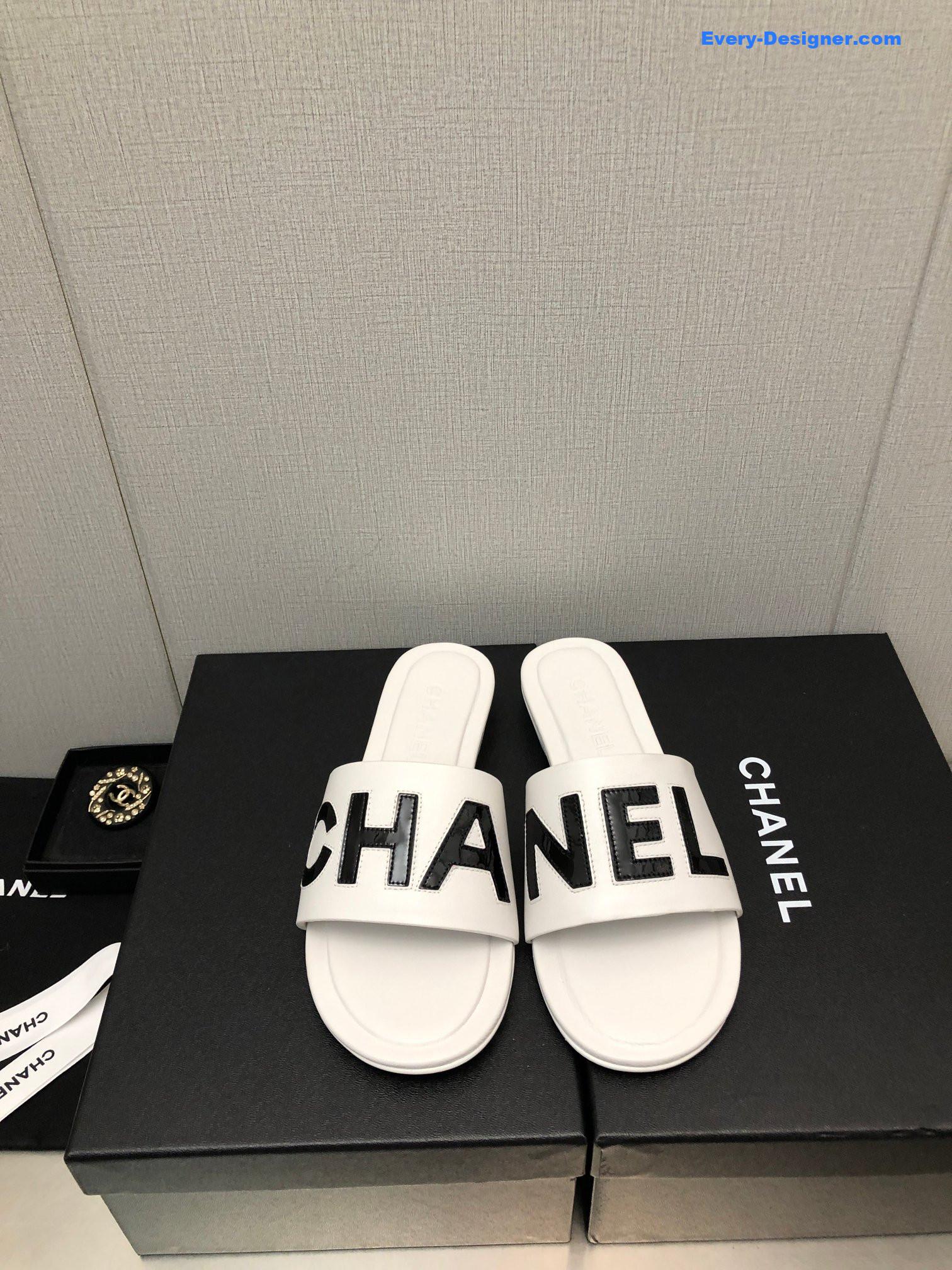 CC color matching letter leather buckle slippers
