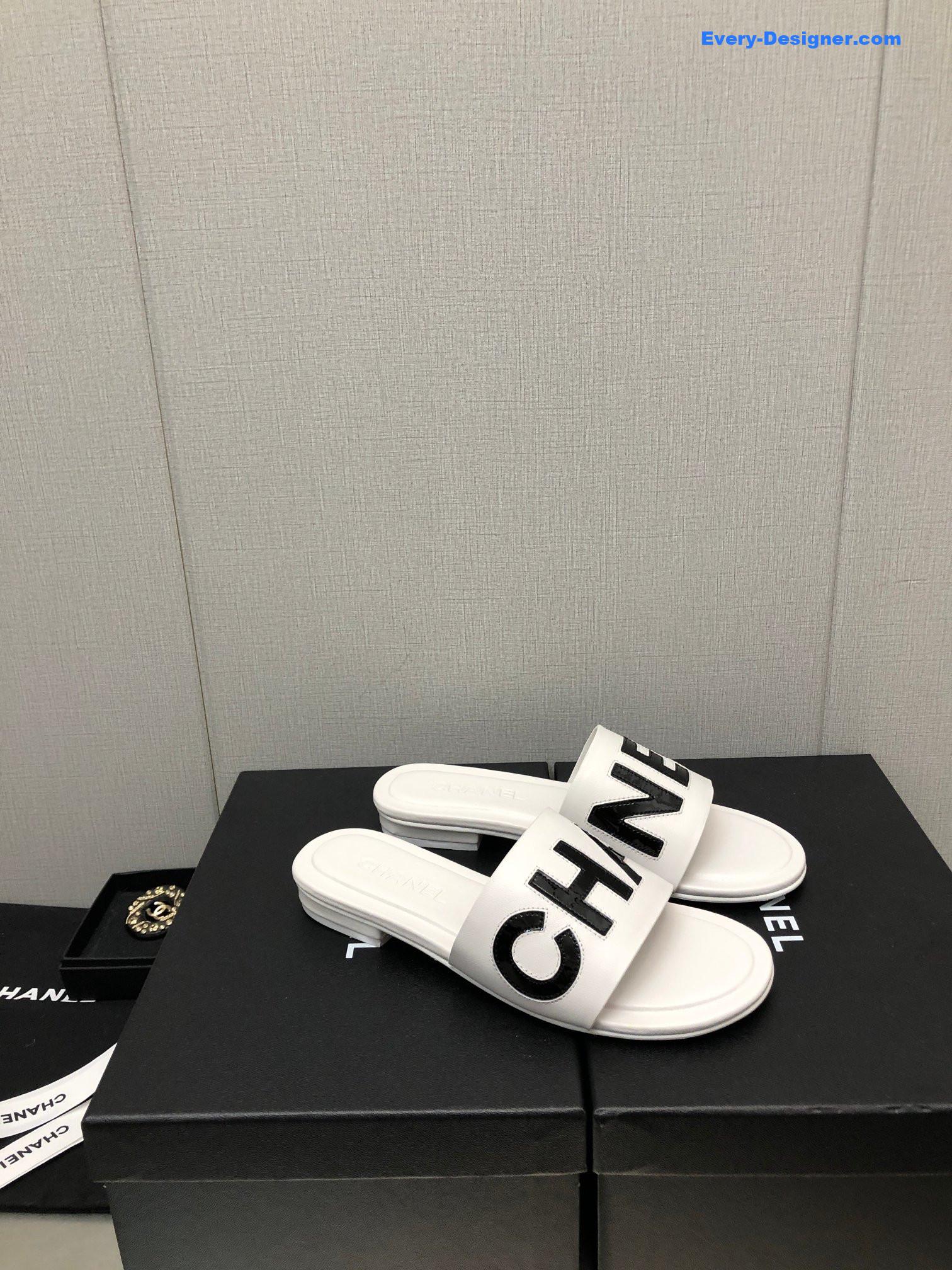 CC color matching letter leather buckle slippers