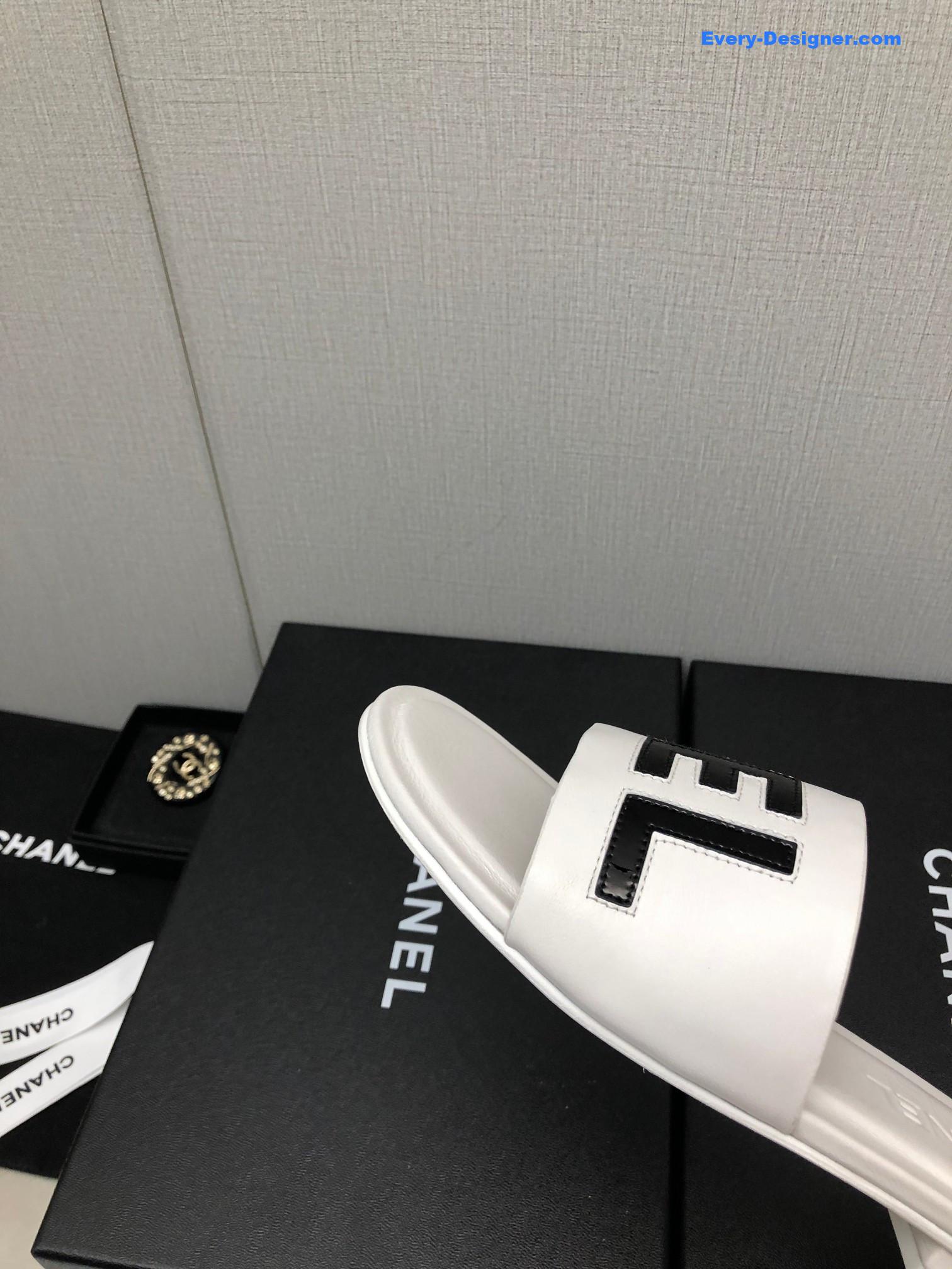 CC color matching letter leather buckle slippers