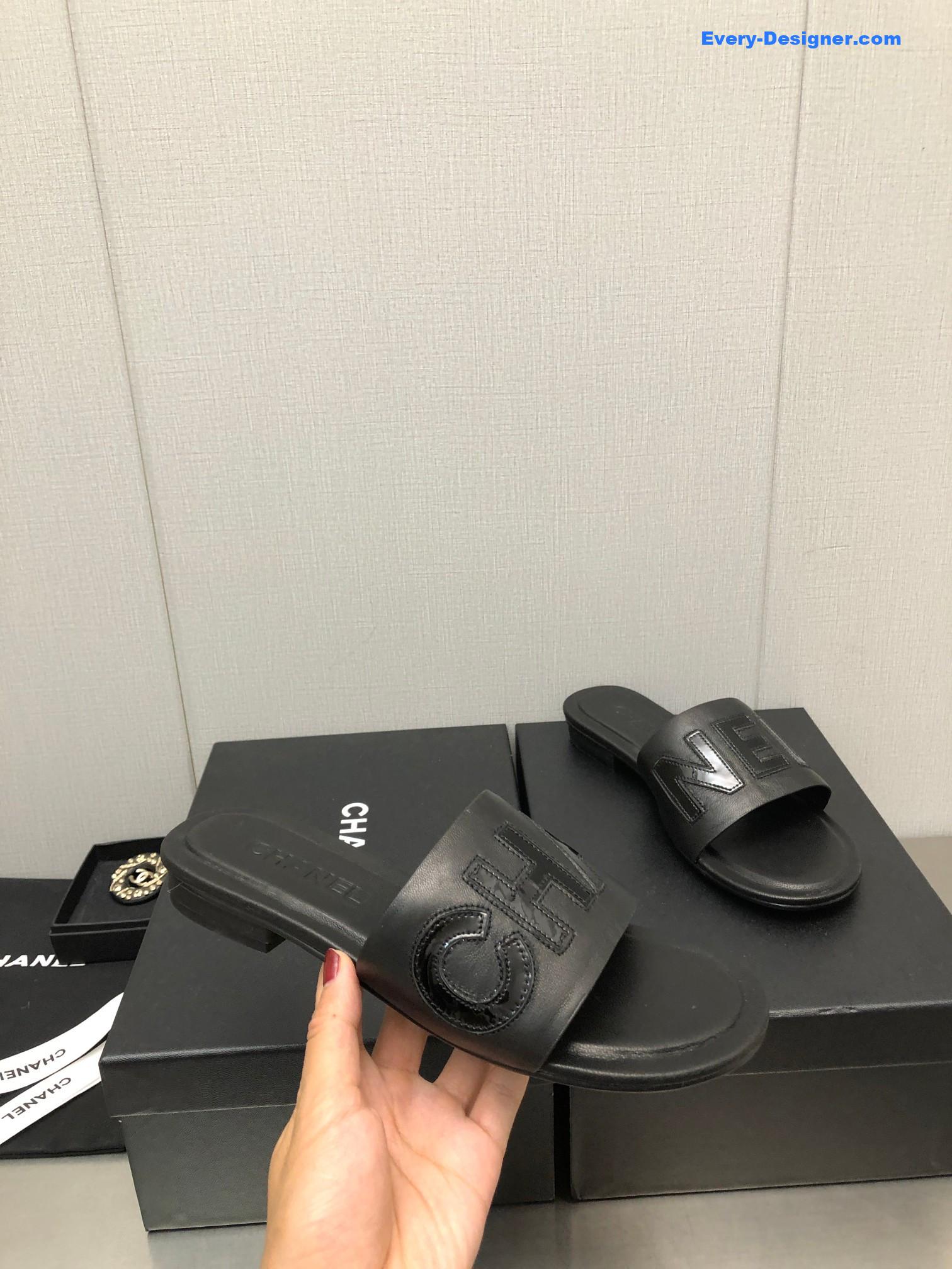 CC color matching letter leather buckle slippers