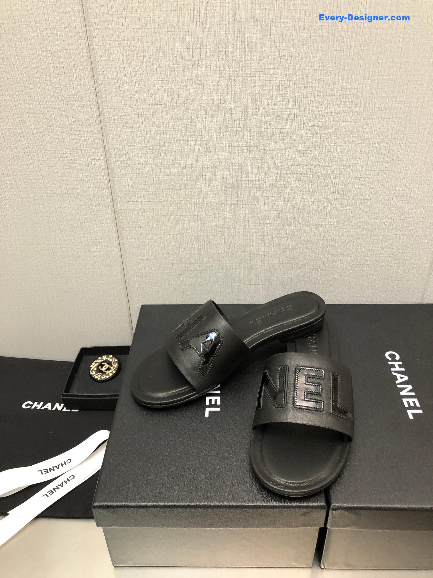 CC color matching letter leather buckle slippers