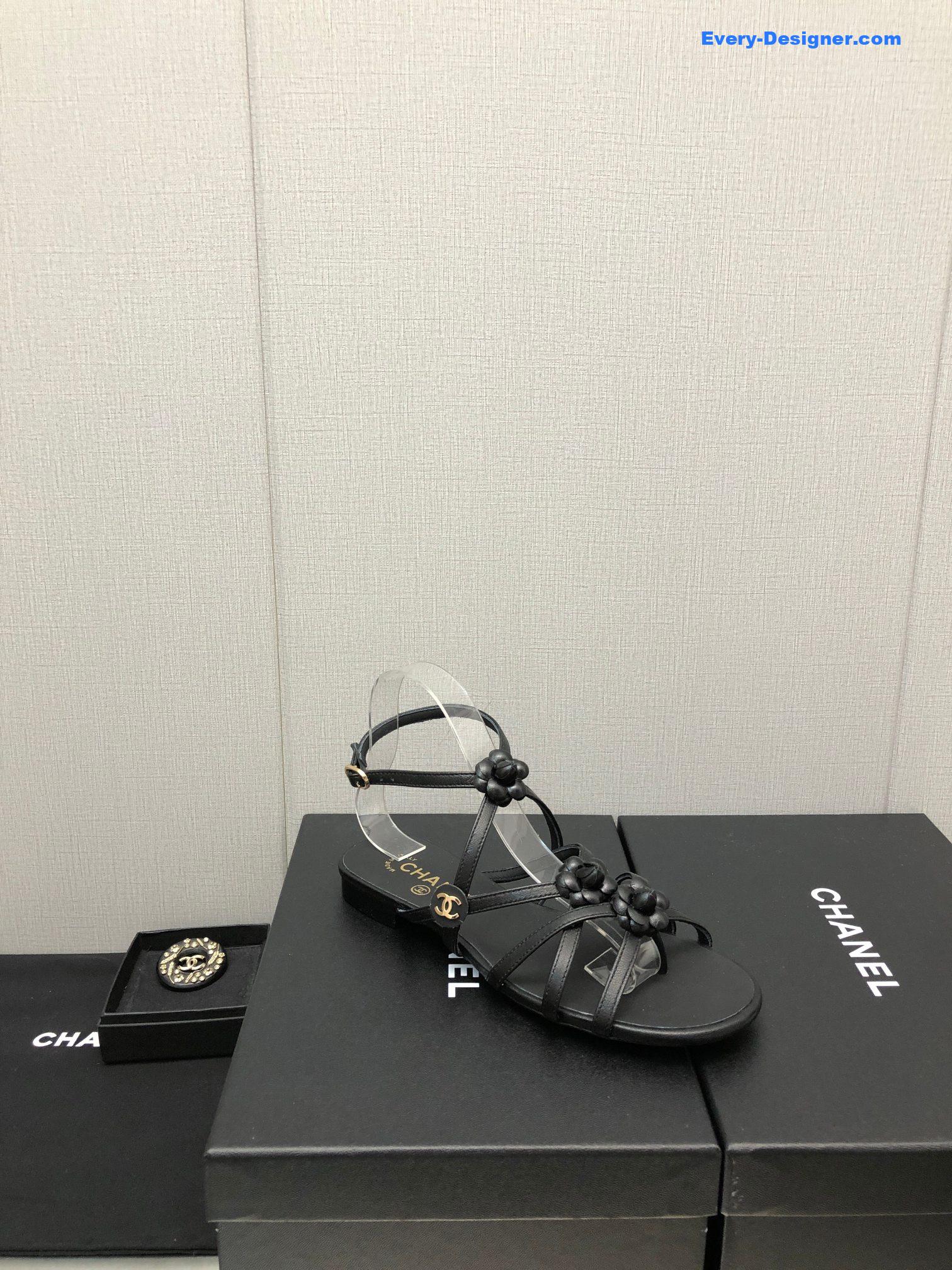 CC classic chain accessories flower sandals