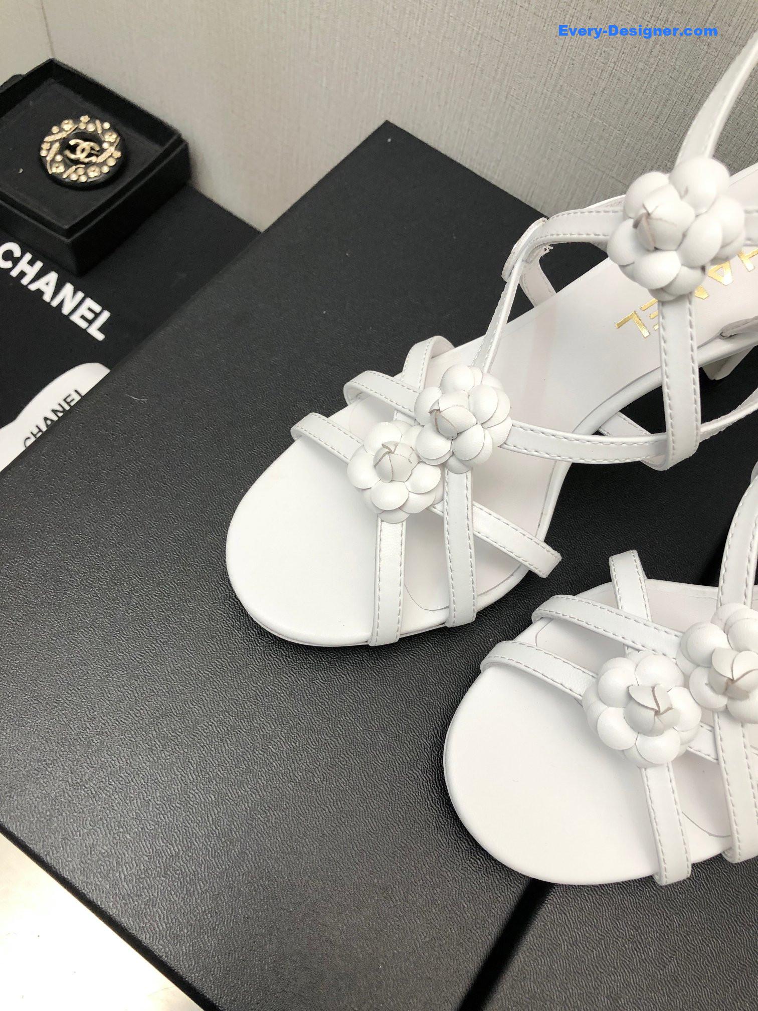 CC classic chain accessories flower sandals