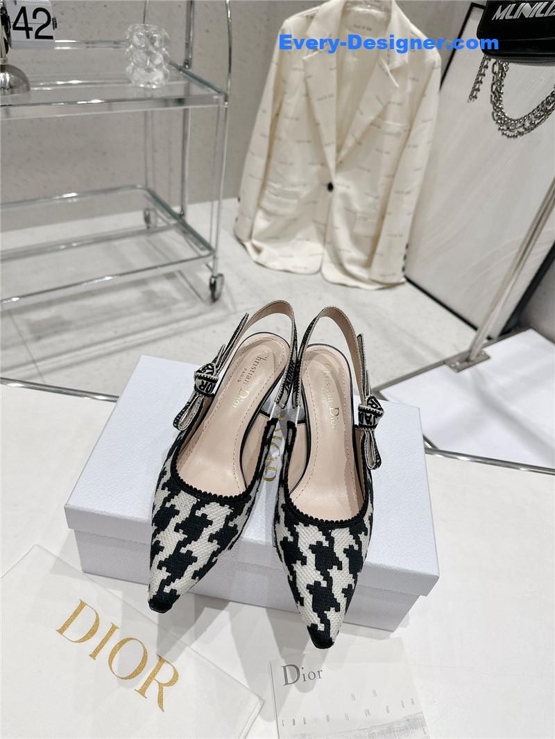 D10r kitten heel high heels