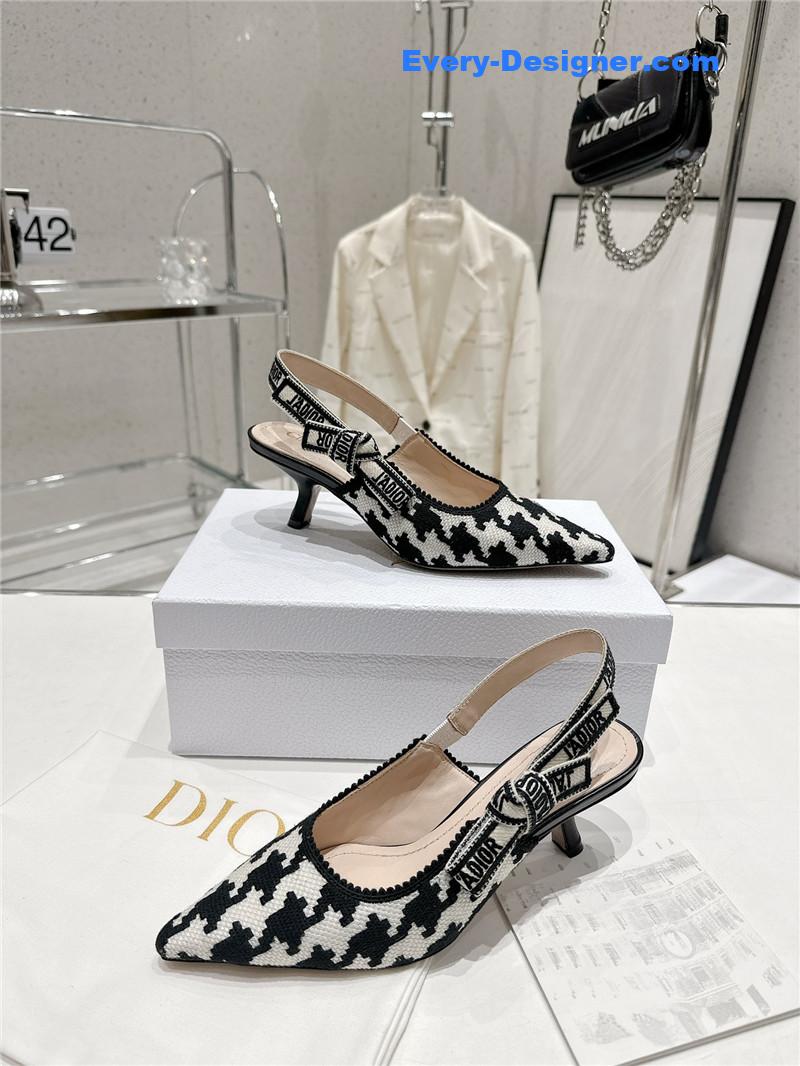 D10r kitten heel high heels