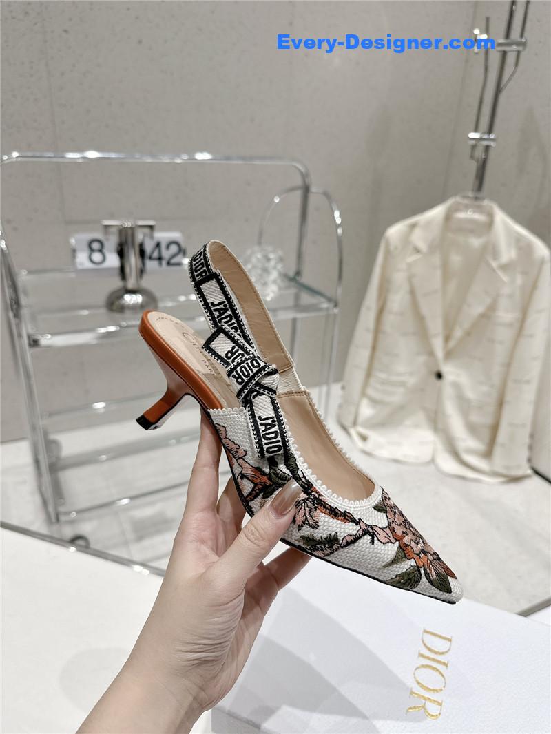 D10r kitten heel high heels