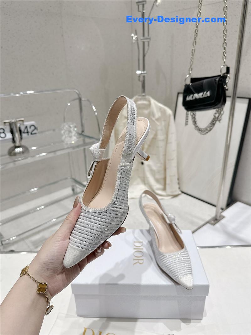 D10r kitten heel high heels