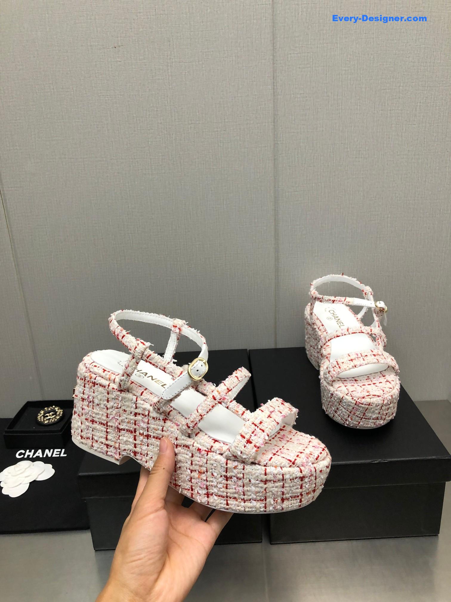 CC back metal logo sandals