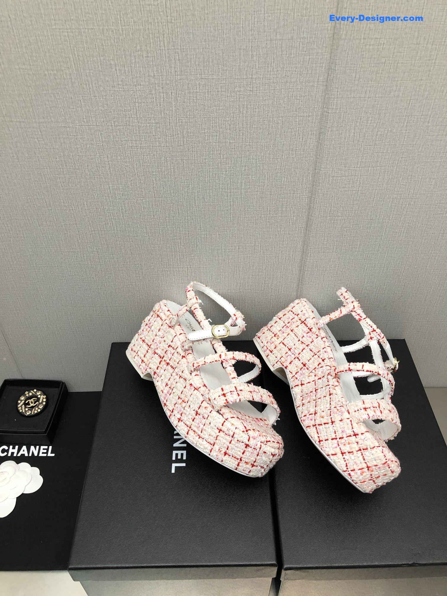 CC back metal logo sandals