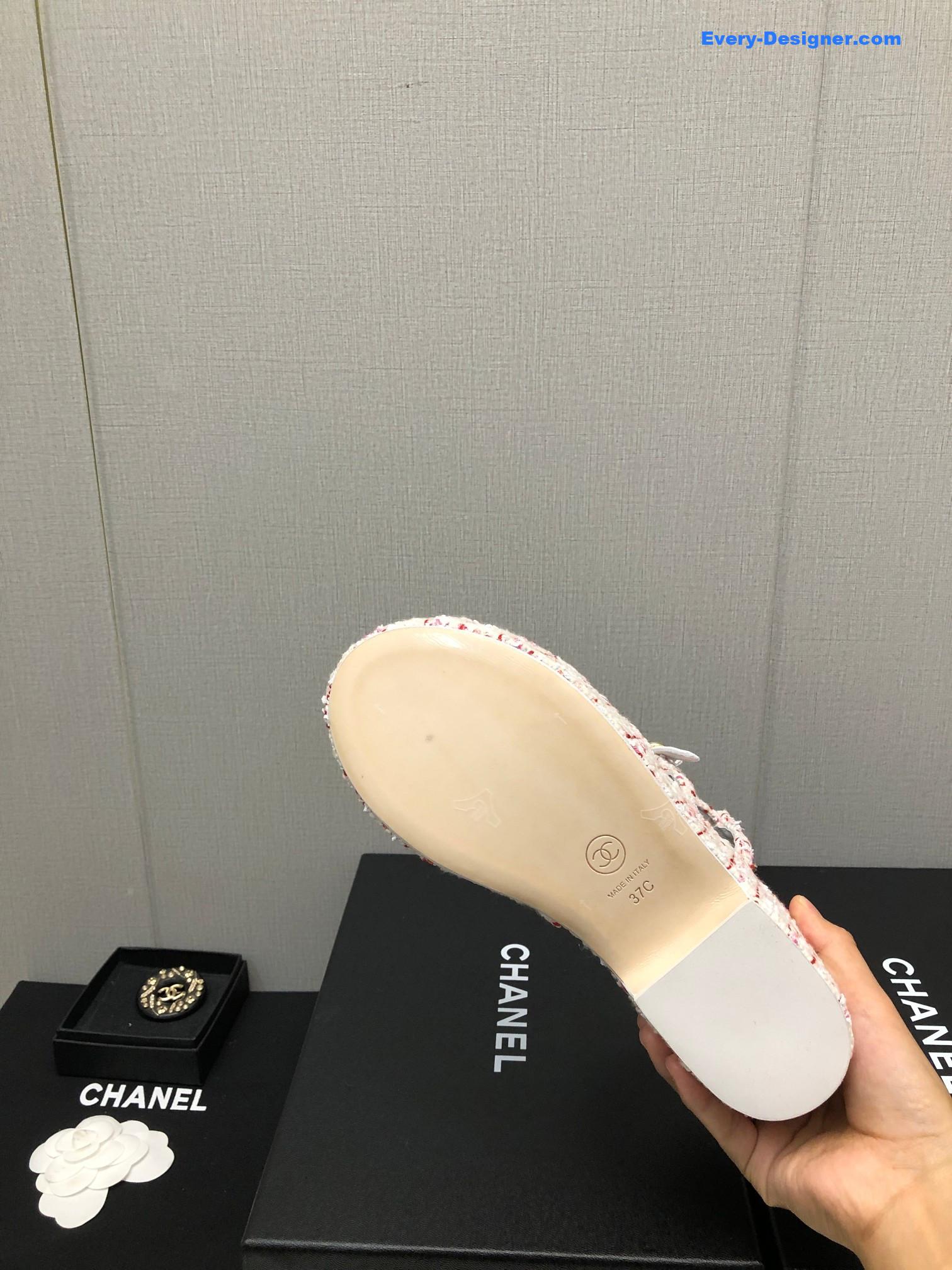 CC back metal logo sandals