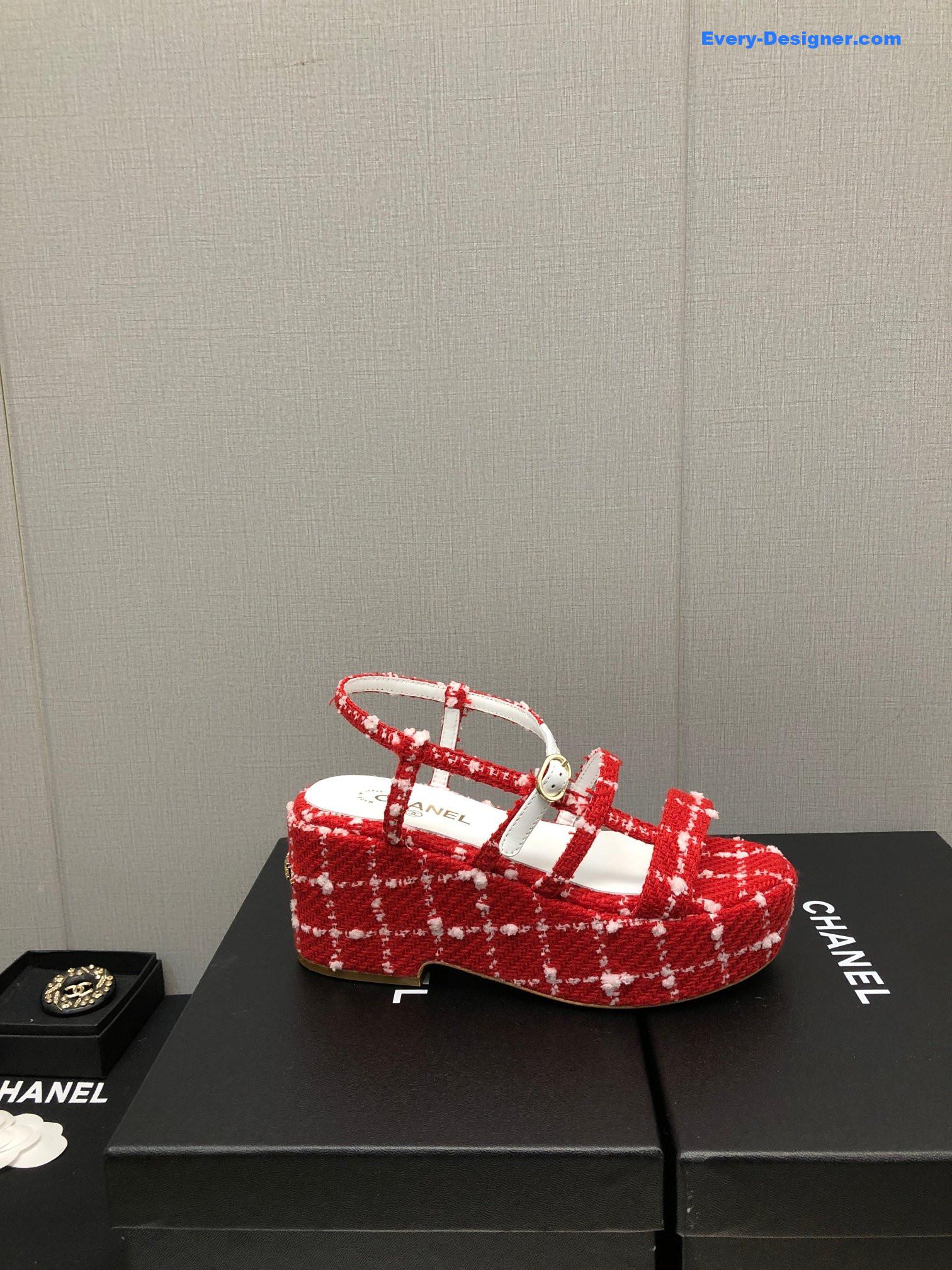 CC back metal logo sandals