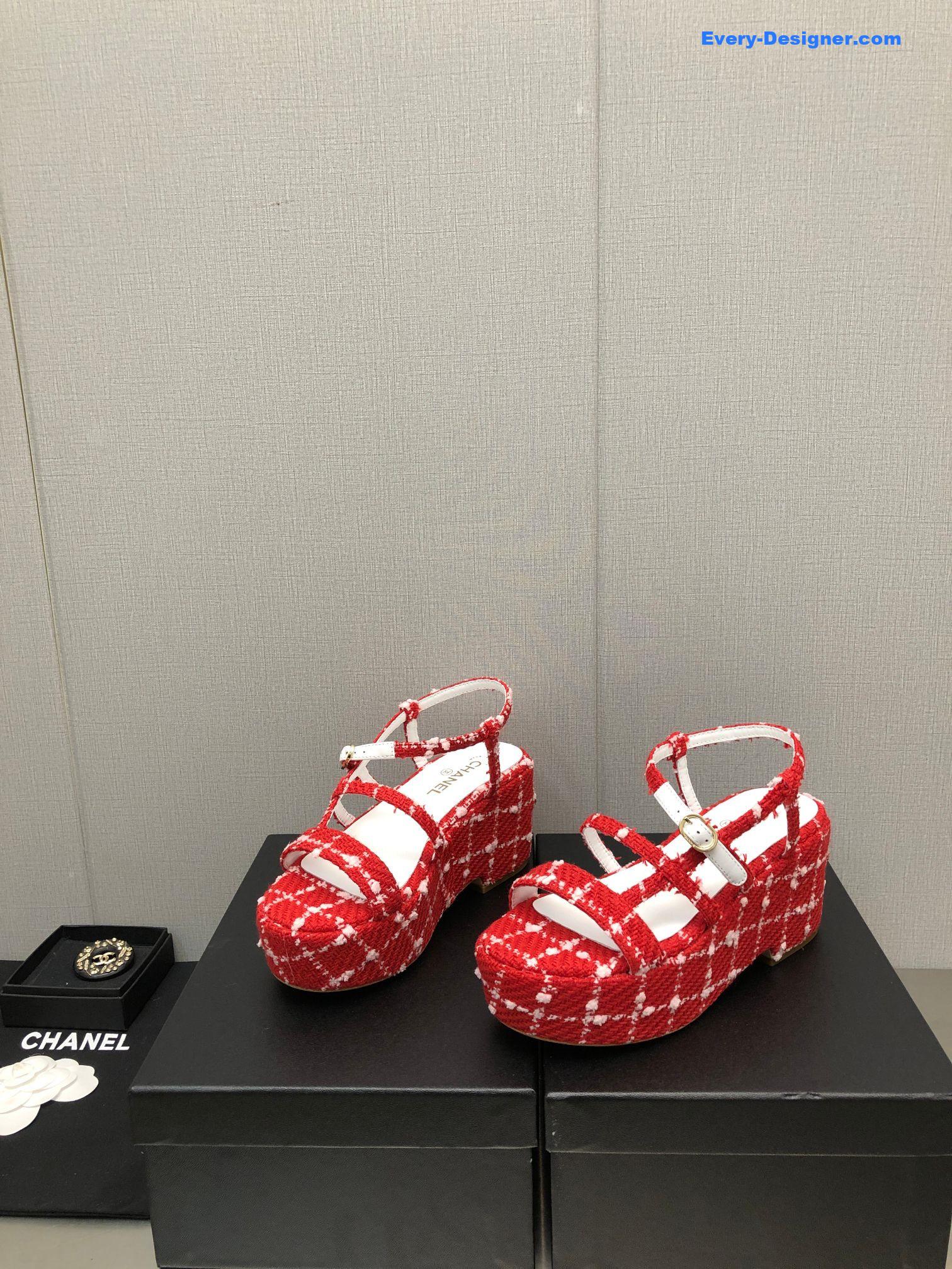 CC back metal logo sandals