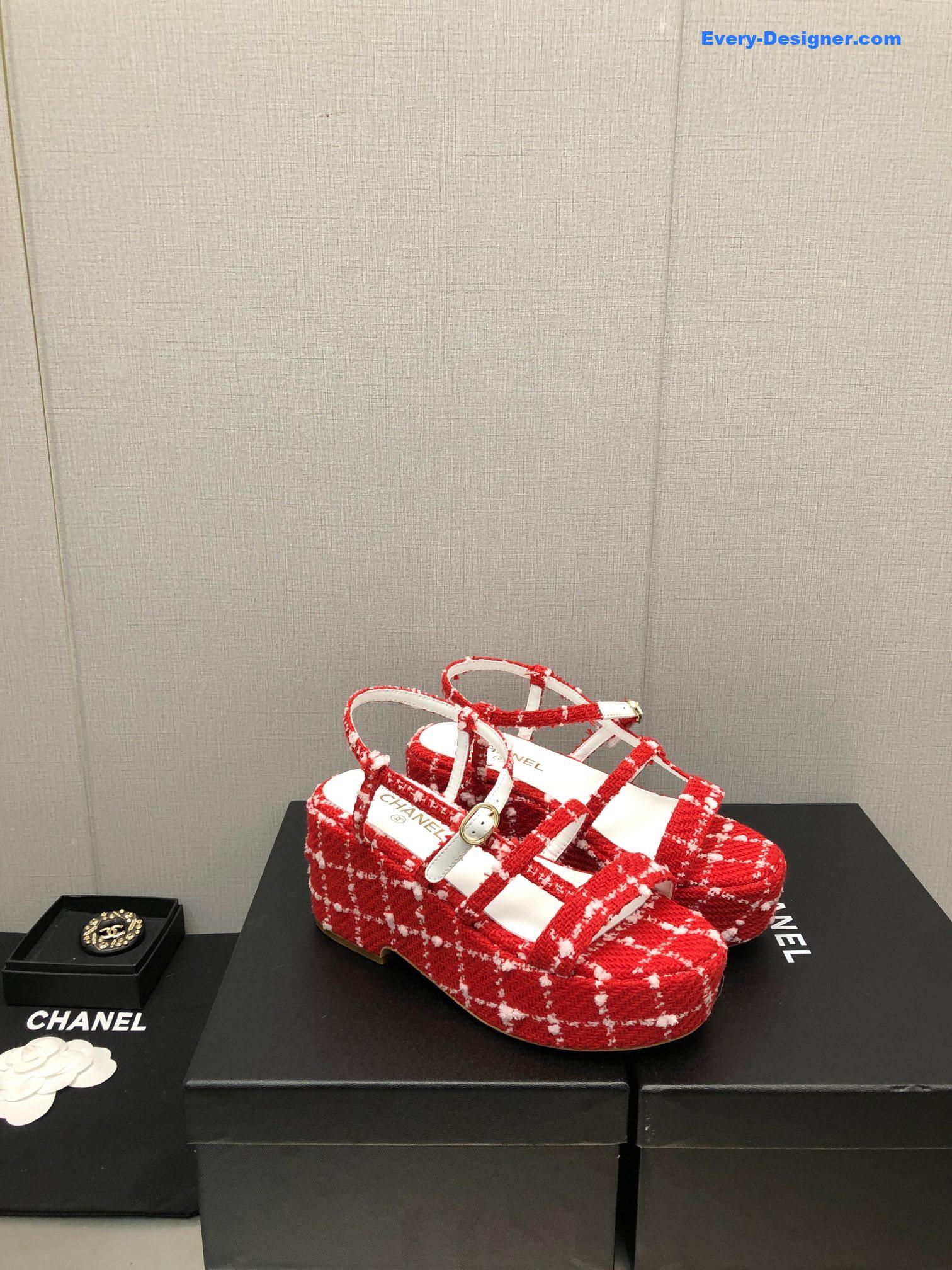 CC back metal logo sandals