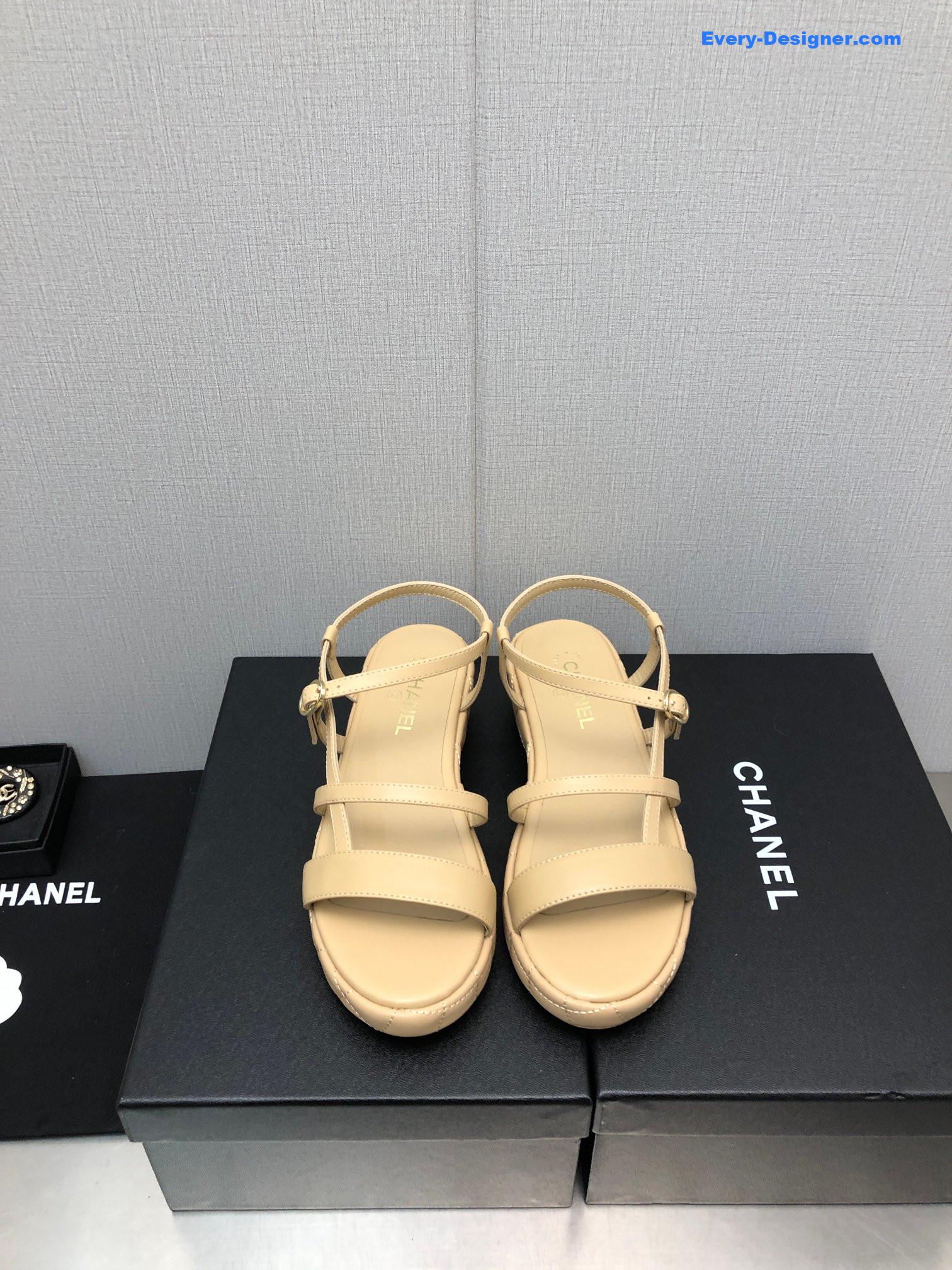CC back metal logo sandals