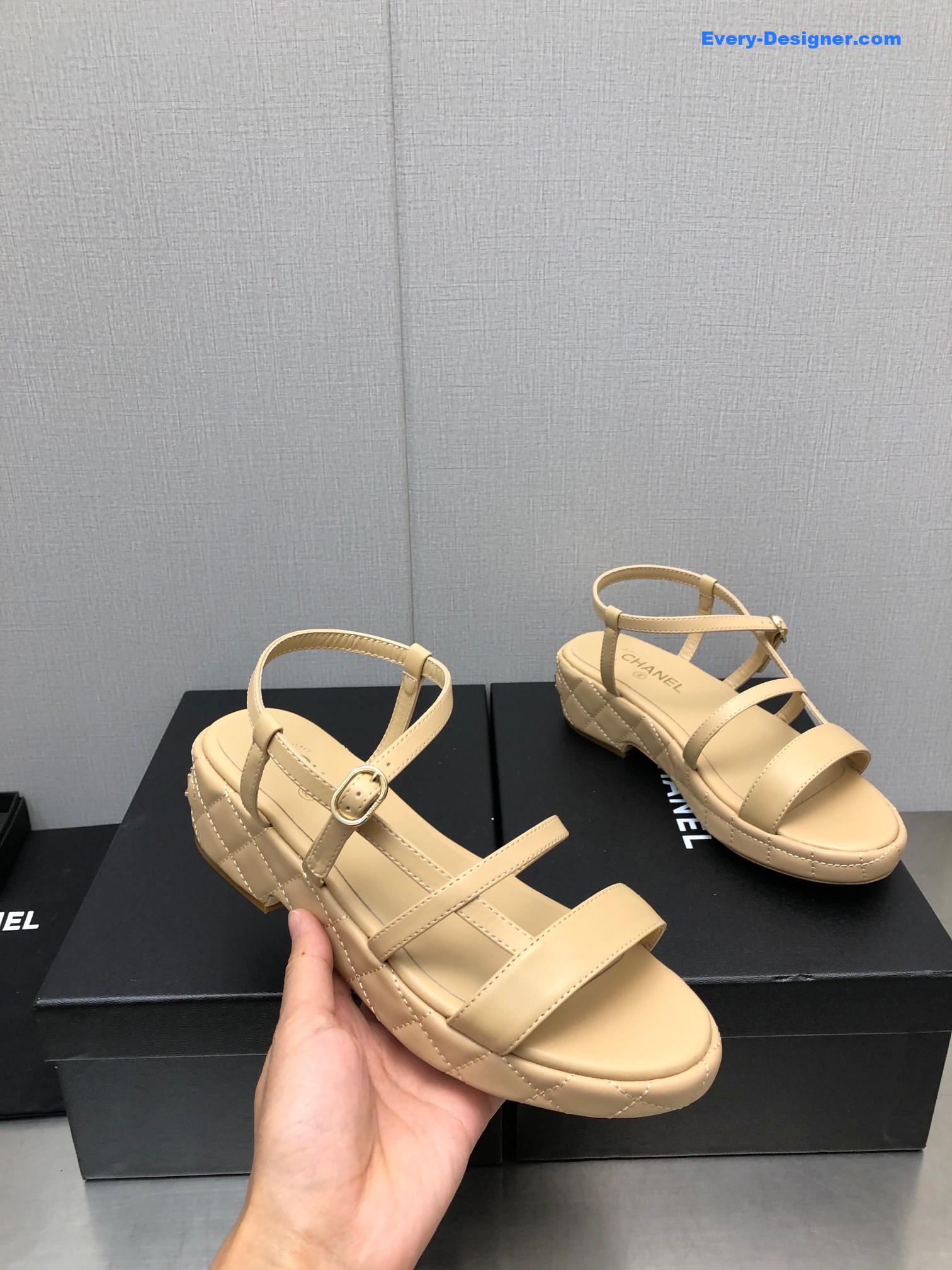 CC back metal logo sandals