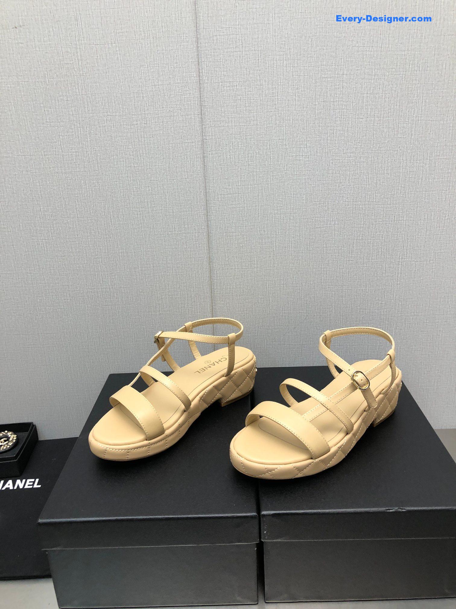 CC back metal logo sandals